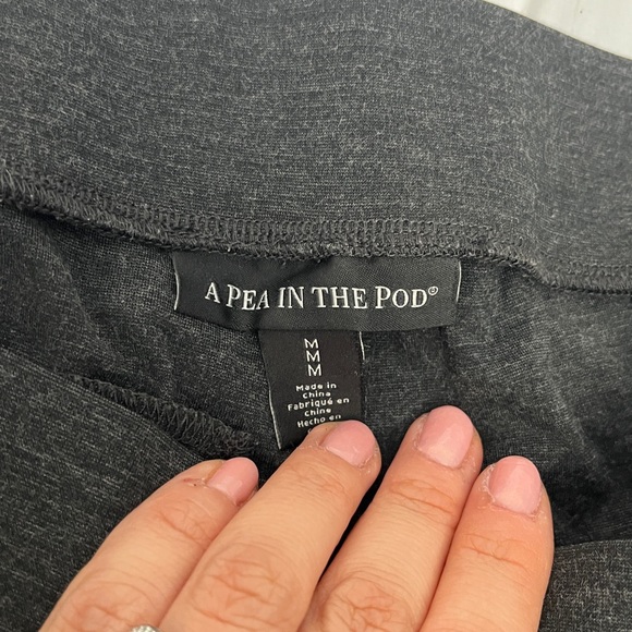 Three sets of pea in the pod below belly maternity pants - Picture 3 of 4